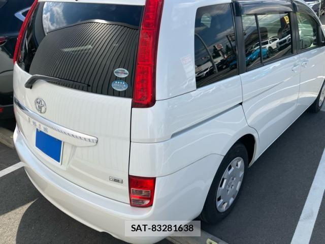 Toyota ISIS 2010-07 7785807-3