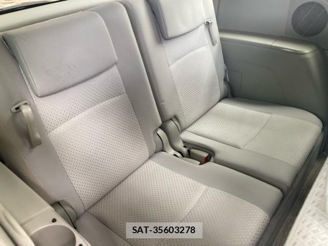 Toyota ISIS 2010-02 7785805-8