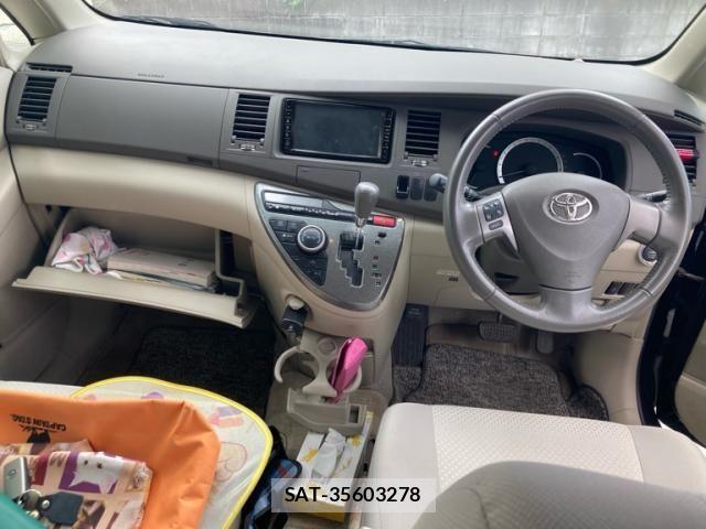 Toyota ISIS 2010-02 7785805-9