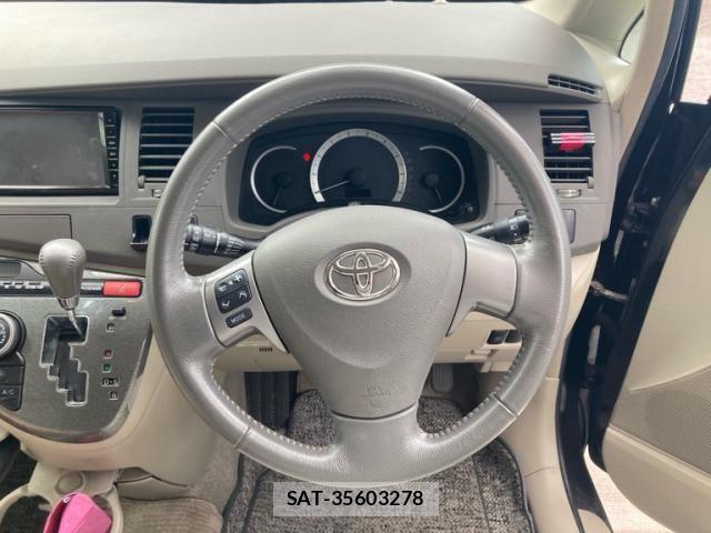 Toyota ISIS 2010-02 7785805-11