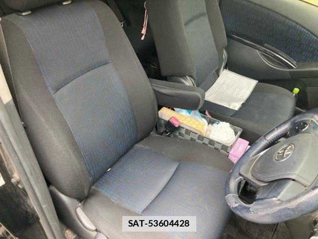 Toyota ISIS 2013-11 7876980-10