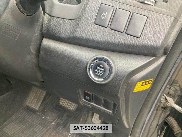 Toyota ISIS 2013-11 7876980-12