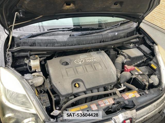 Toyota ISIS 2013-11 7876980-14