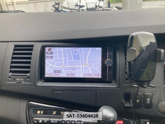 Toyota ISIS 2013-11 7876980-16