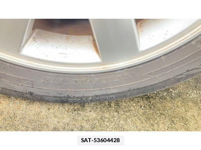 Toyota ISIS 2013-11 7876980-24