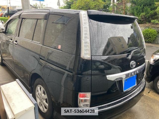 Toyota ISIS 2013-11 7876980-3