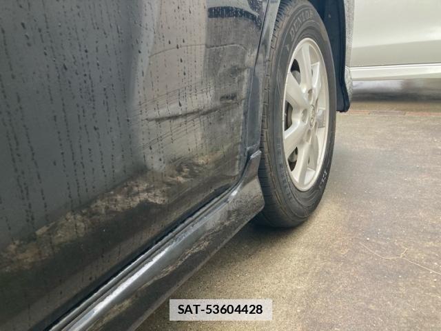 Toyota ISIS 2013-11 7876980-6