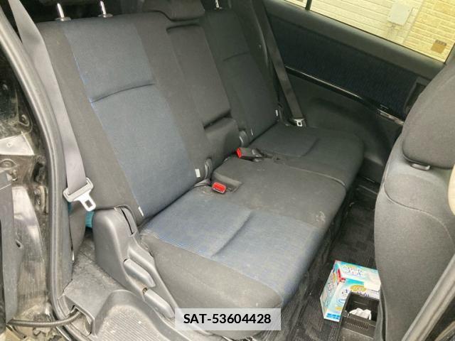 Toyota ISIS 2013-11 7876980-7