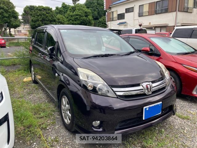 Toyota ISIS 2015-02 7876981-0