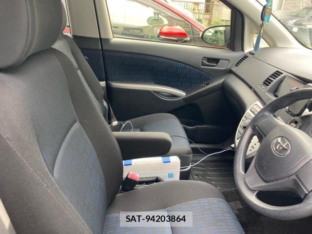 Toyota ISIS 2015-02 7876981-10