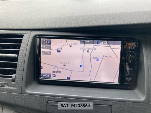 Toyota ISIS 2015-02 7876981-17