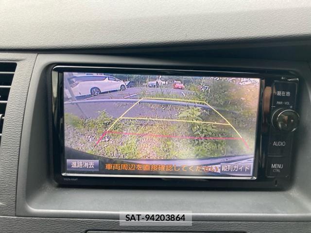Toyota ISIS 2015-02 7876981-19