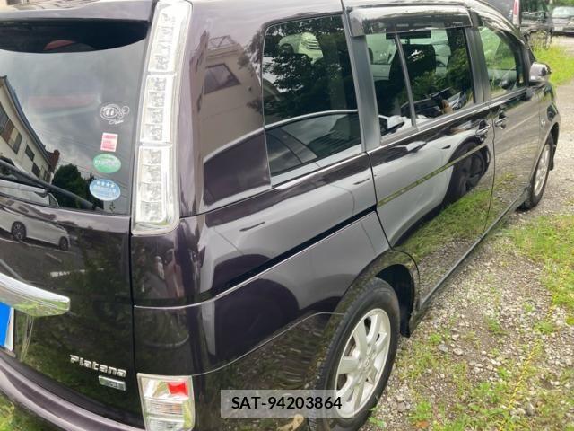 Toyota ISIS 2015-02 7876981-2