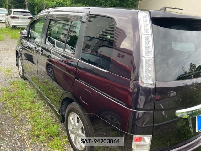 Toyota ISIS 2015-02 7876981-3