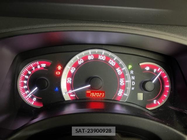 Toyota ISIS 2009-03 7876984-13