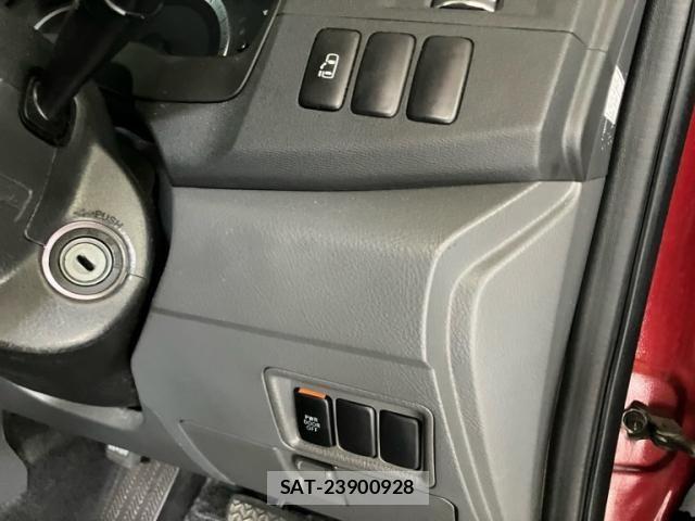 Toyota ISIS 2009-03 7876984-15
