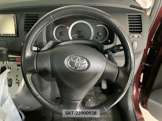 Toyota ISIS 2009-03 7876984-16