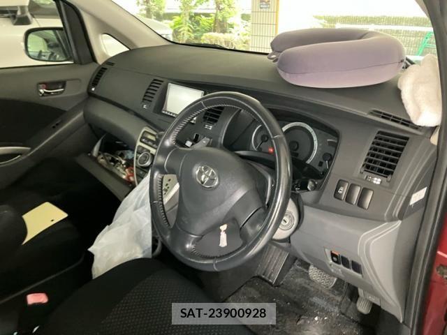 Toyota ISIS 2009-03 7876984-17
