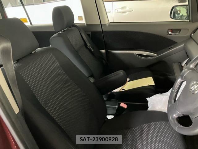 Toyota ISIS 2009-03 7876984-18