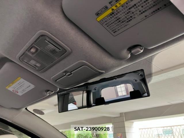 Toyota ISIS 2009-03 7876984-19