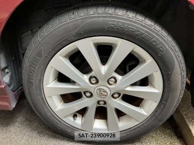 Toyota ISIS 2009-03 7876984-5