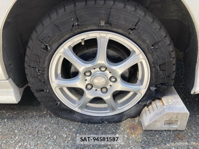 Toyota ISIS 2006-03 7876982-9