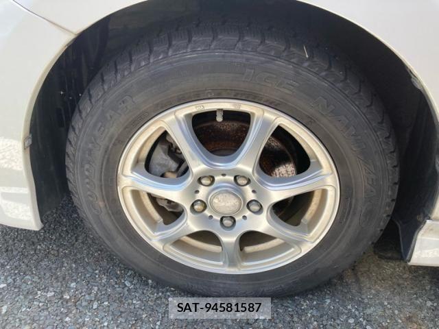 Toyota ISIS 2006-03 7876982-10