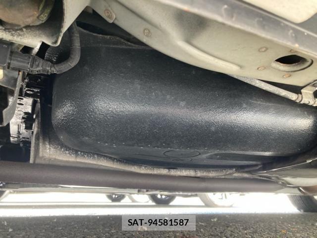 Toyota ISIS 2006-03 7876982-11