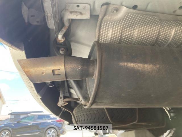 Toyota ISIS 2006-03 7876982-12