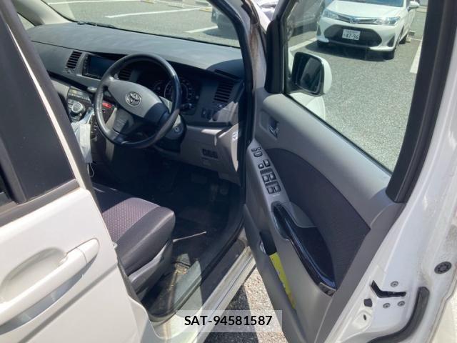 Toyota ISIS 2006-03 7876982-13
