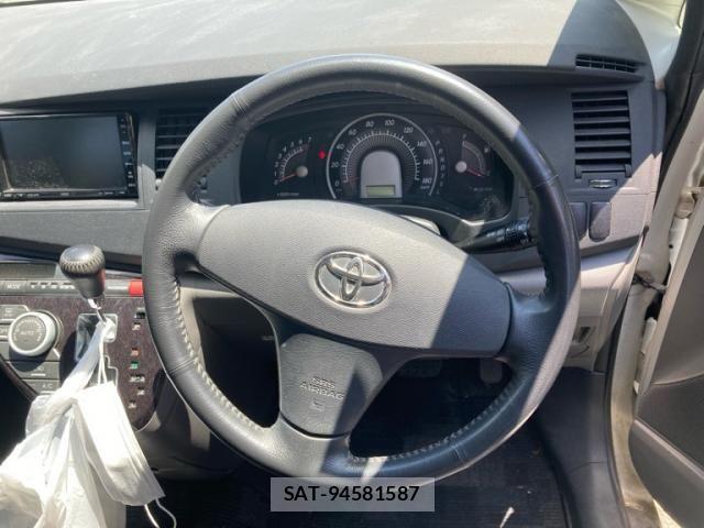 Toyota ISIS 2006-03 7876982-16