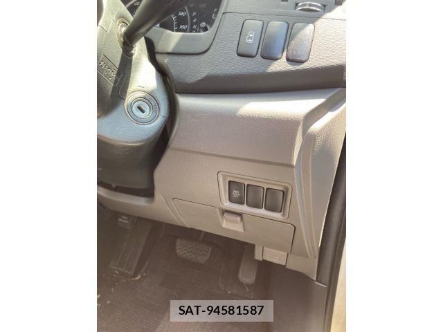 Toyota ISIS 2006-03 7876982-17