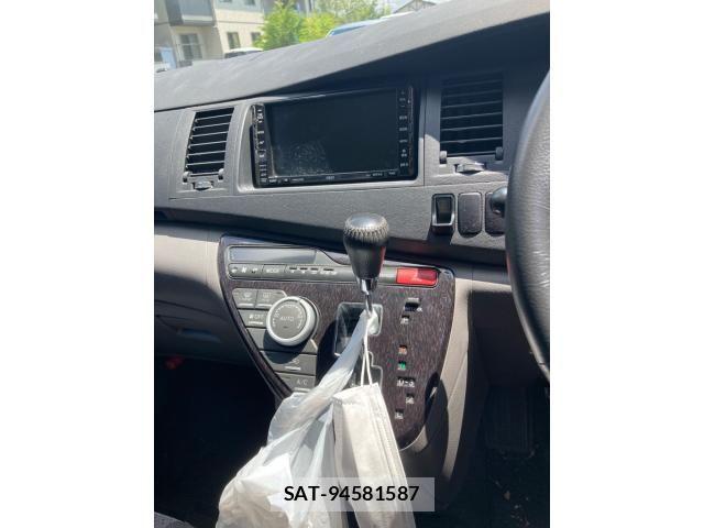 Toyota ISIS 2006-03 7876982-19