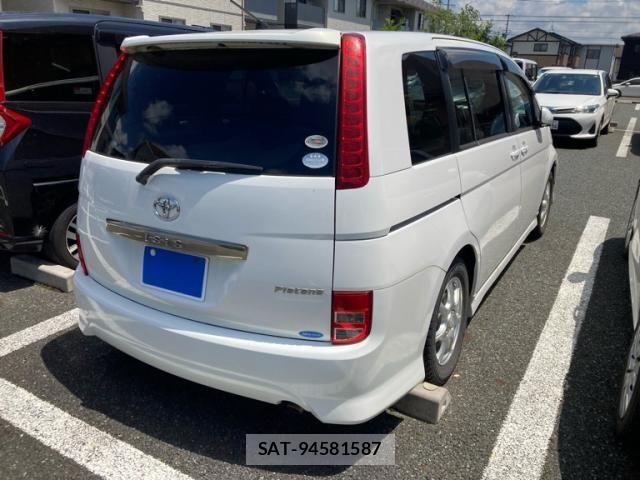 Toyota ISIS 2006-03 7876982-2