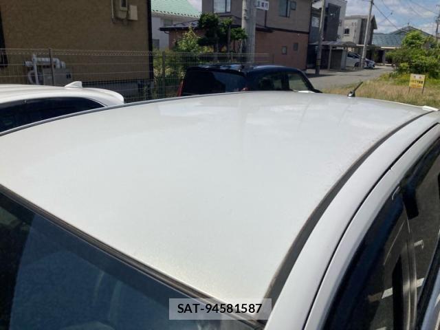 Toyota ISIS 2006-03 7876982-4