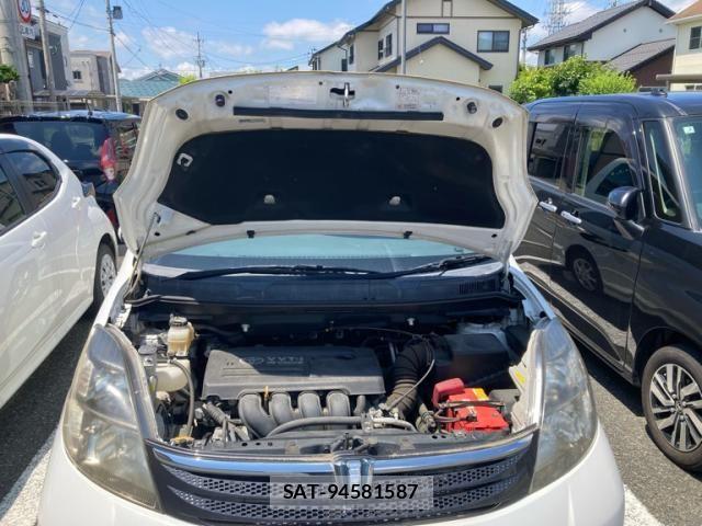 Toyota ISIS 2006-03 7876982-5
