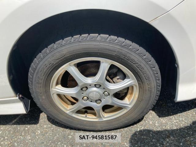 Toyota ISIS 2006-03 7876982-7
