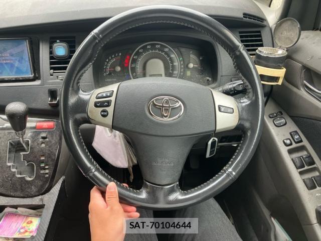 Toyota ISIS 2005-03 7876985-14