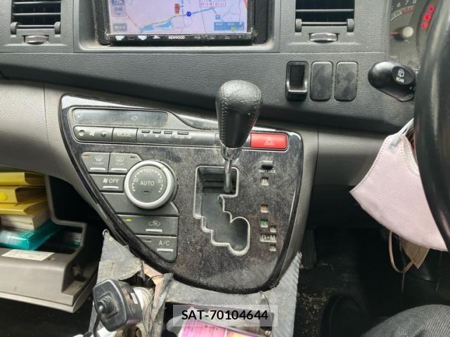 Toyota ISIS 2005-03 7876985-19
