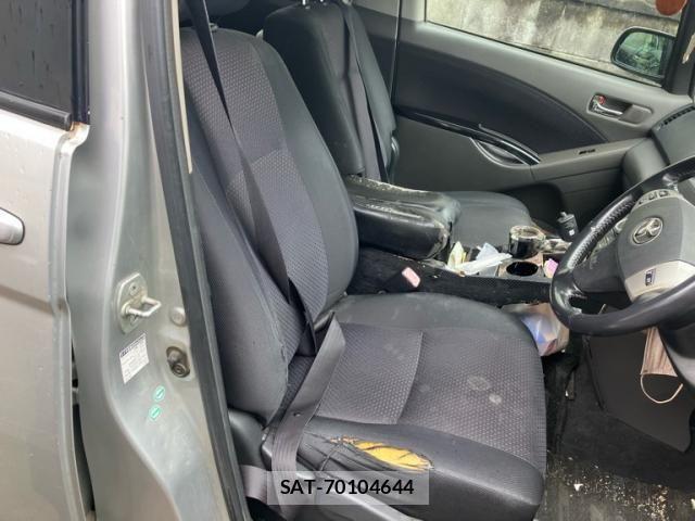 Toyota ISIS 2005-03 7876985-5