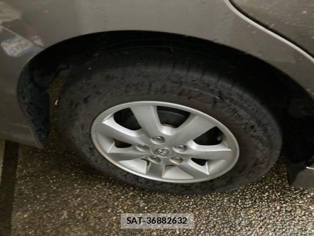 Toyota ISIS 2012-03 7902758-14