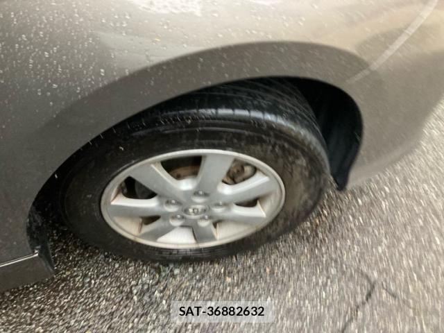 Toyota ISIS 2012-03 7902758-15