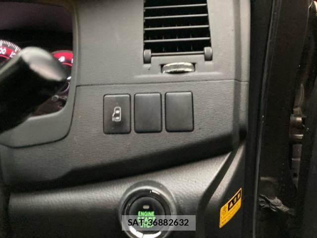 Toyota ISIS 2012-03 7902758-20
