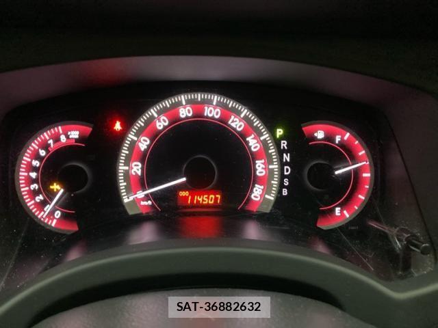 Toyota ISIS 2012-03 7902758-21