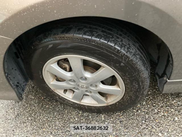 Toyota ISIS 2012-03 7902758-8