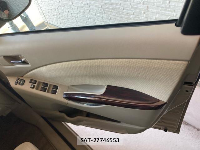 Toyota ISIS 2011-07 7962131-10