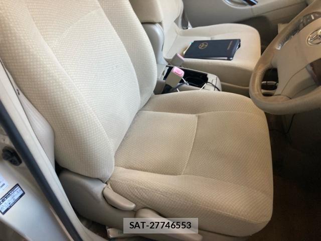 Toyota ISIS 2011-07 7962131-11