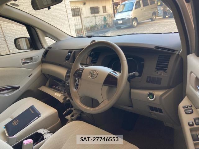 Toyota ISIS 2011-07 7962131-12
