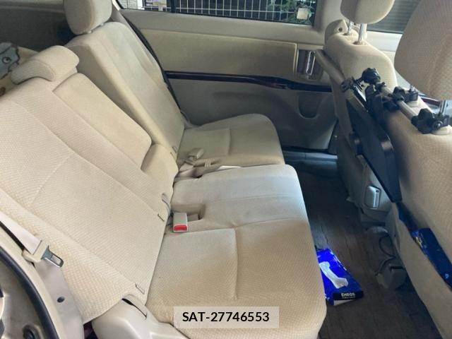 Toyota ISIS 2011-07 7962131-13