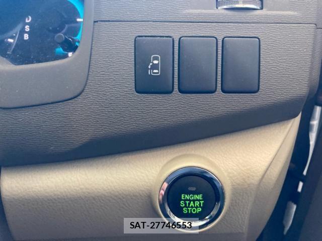 Toyota ISIS 2011-07 7962131-14